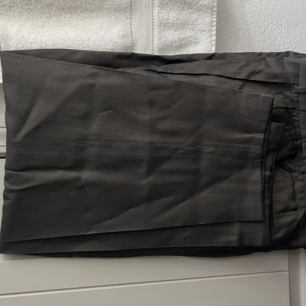 Suit - Picture 3 of 6